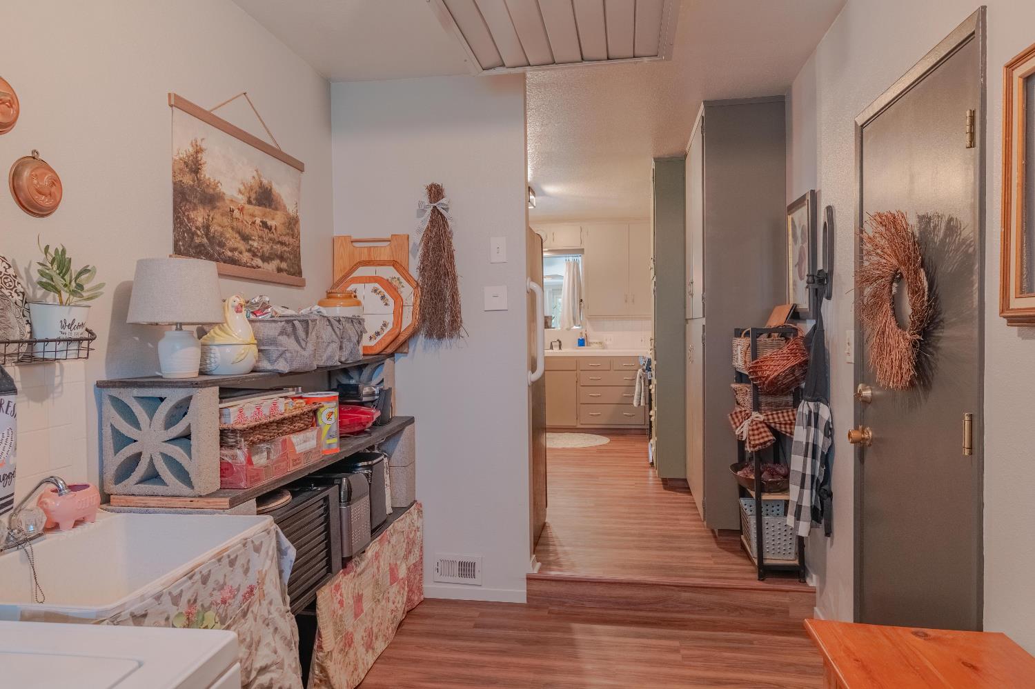 915 S Strathmore Ave #N, Lindsay, CA 93274