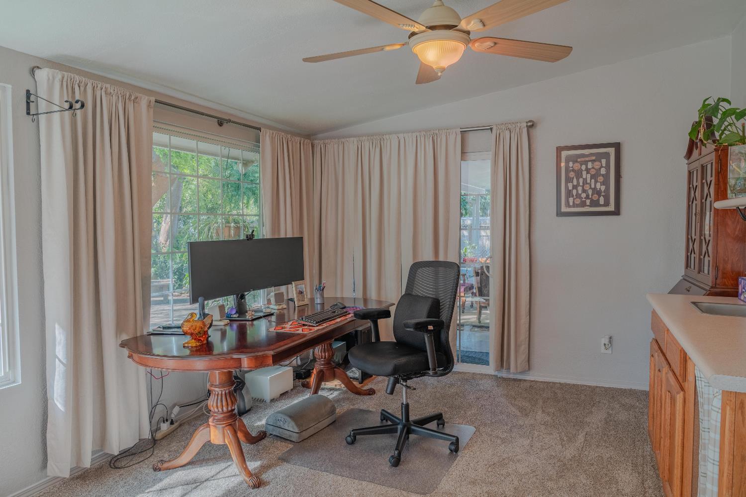 915 S Strathmore Ave #N, Lindsay, CA 93274