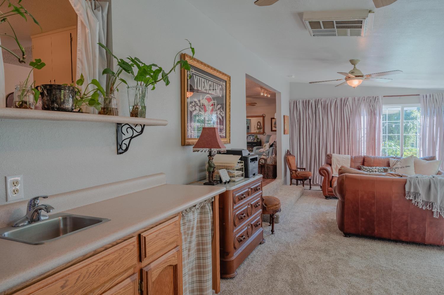 915 S Strathmore Ave #N, Lindsay, CA 93274