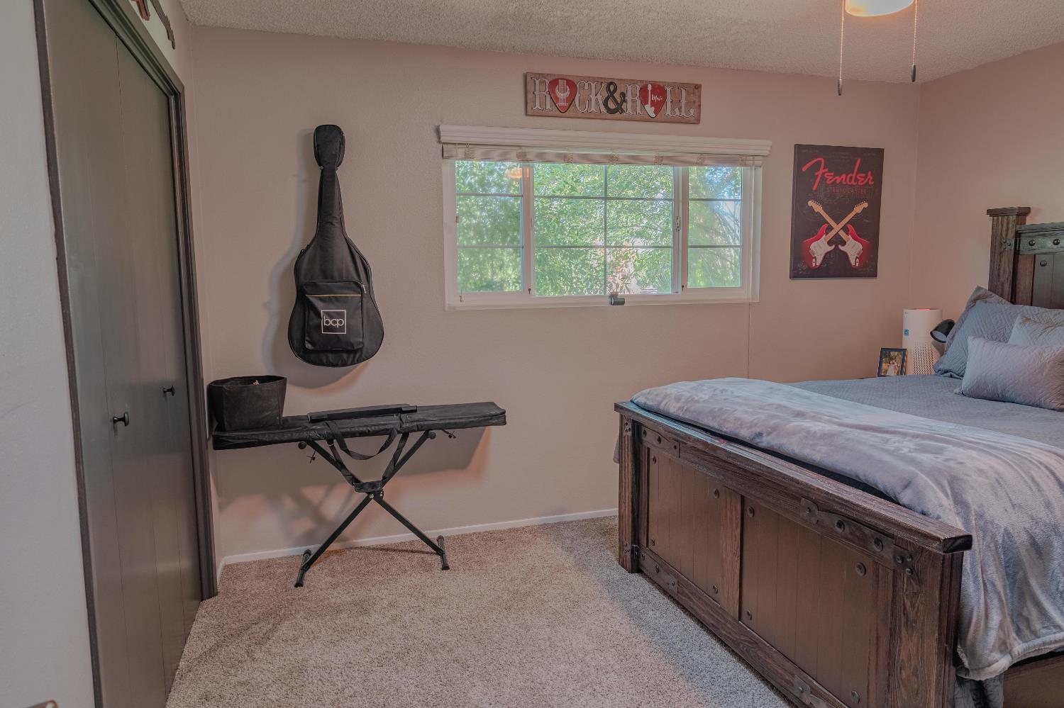 915 S Strathmore Ave #N, Lindsay, CA 93274