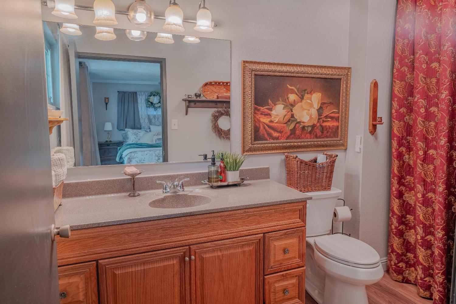 915 S Strathmore Ave #N, Lindsay, CA 93274