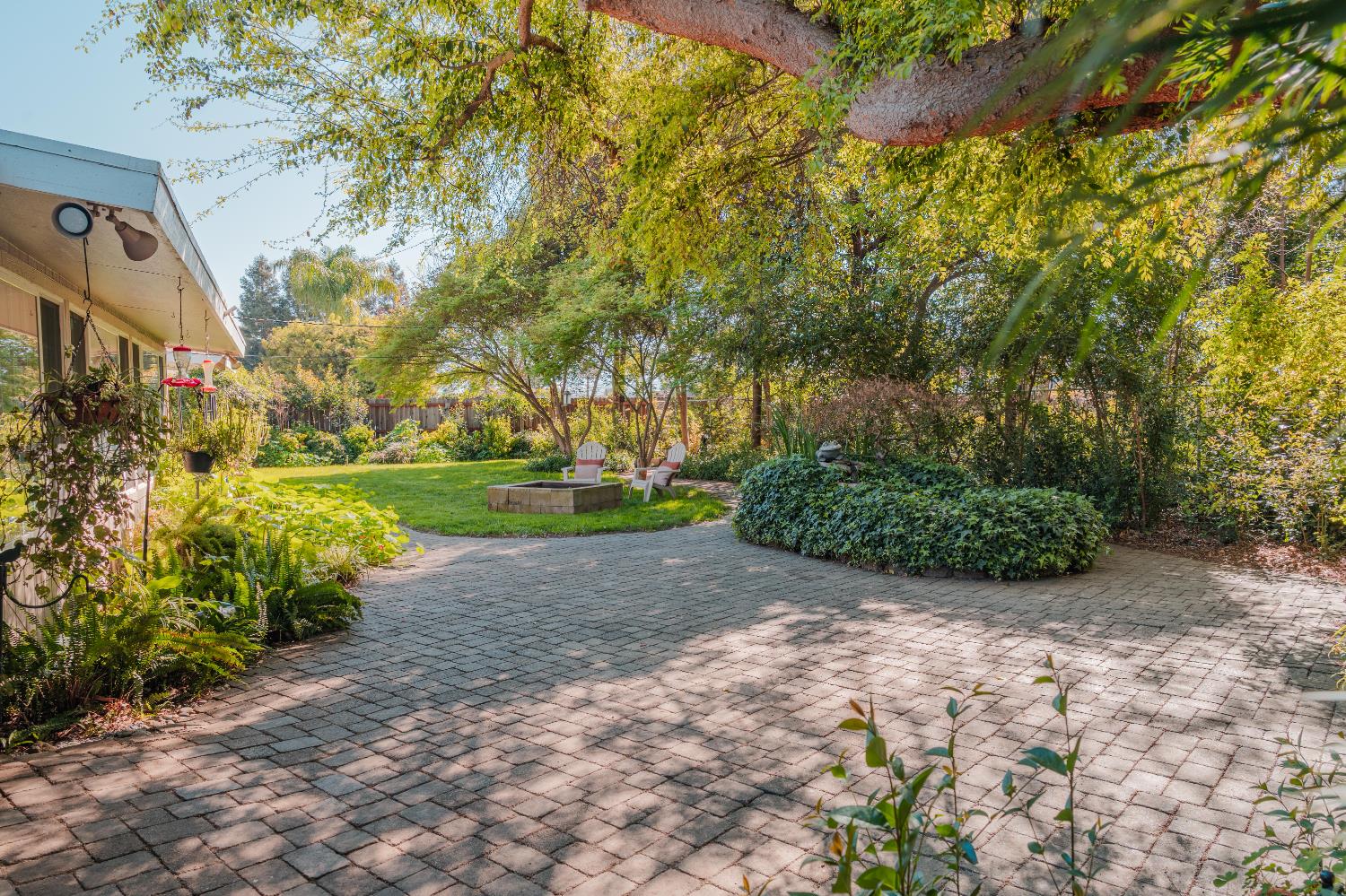 915 S Strathmore Ave #N, Lindsay, CA 93274