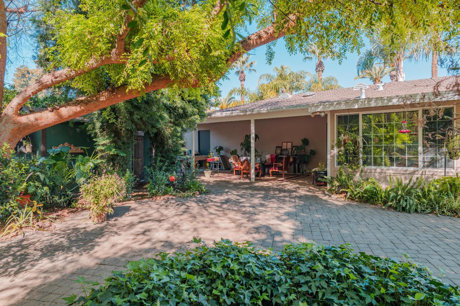 915 S Strathmore Ave #N, Lindsay, CA 93274