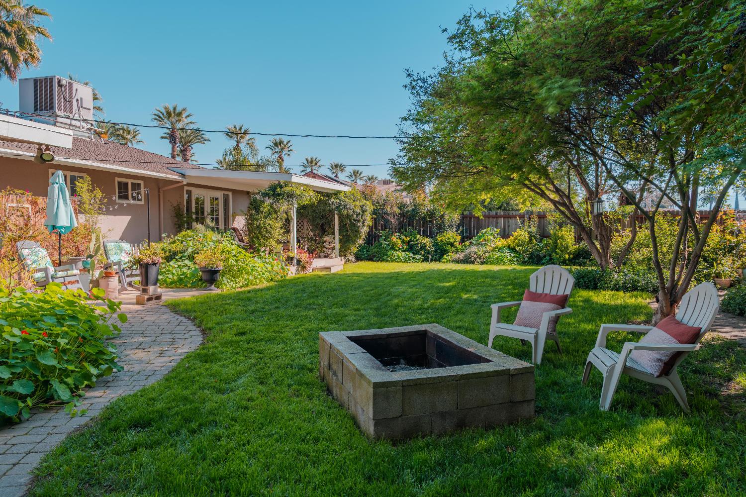 915 S Strathmore Ave #N, Lindsay, CA 93274