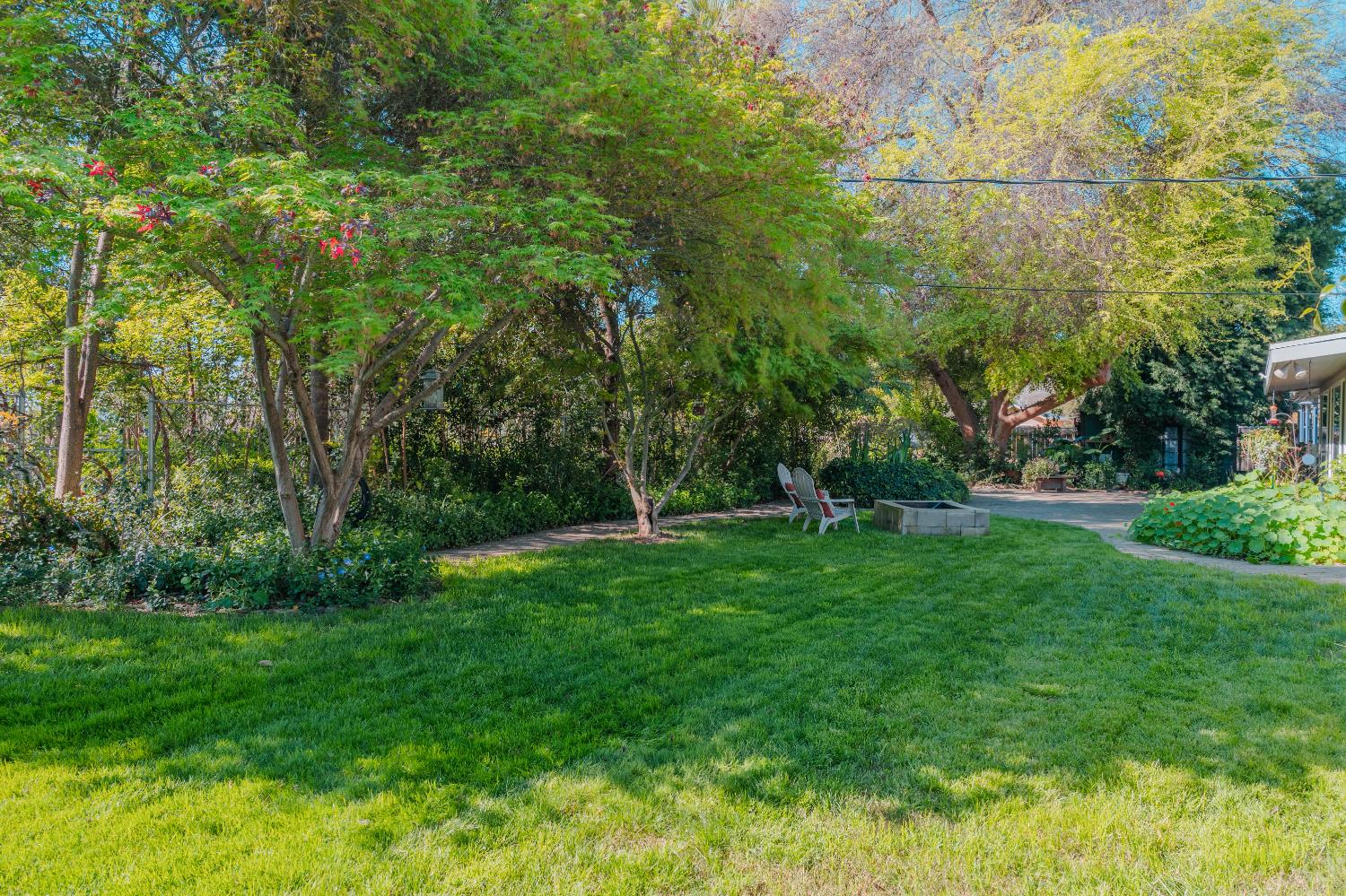 915 S Strathmore Ave #N, Lindsay, CA 93274