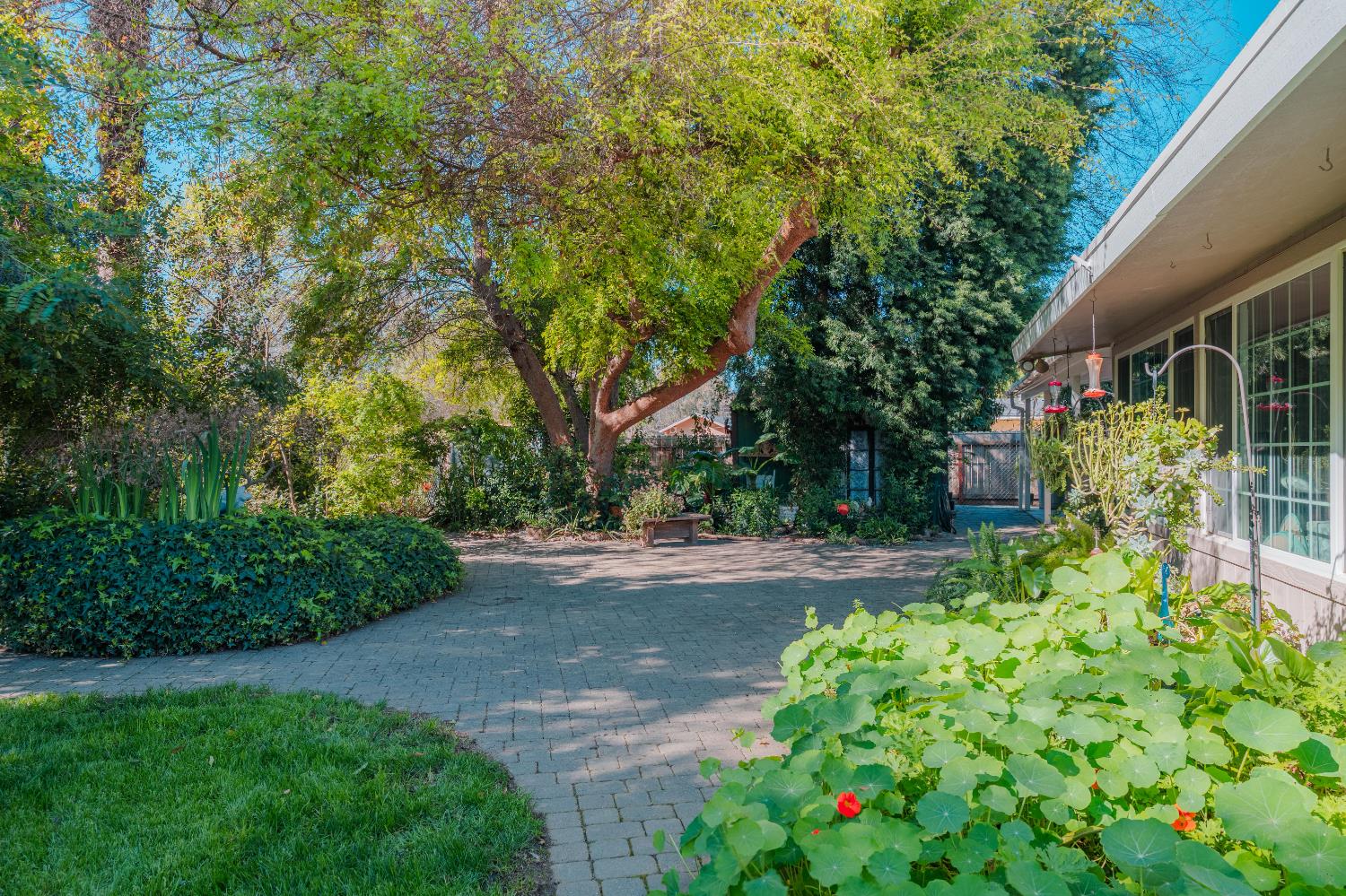 915 S Strathmore Ave #N, Lindsay, CA 93274