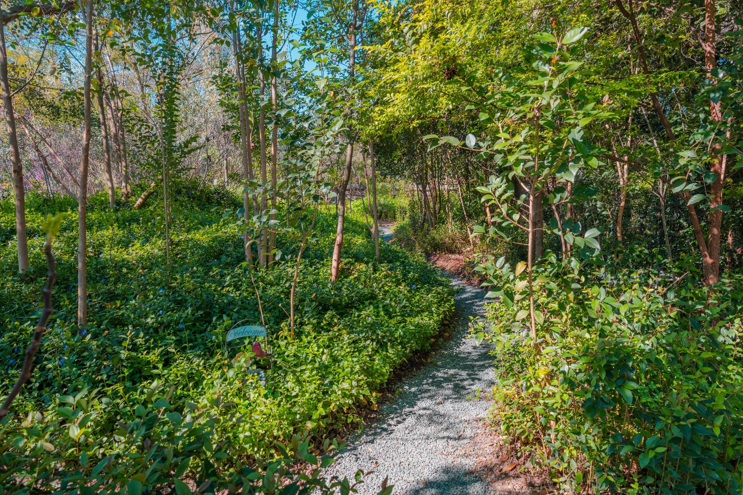 915 S Strathmore Ave #N, Lindsay, CA 93274