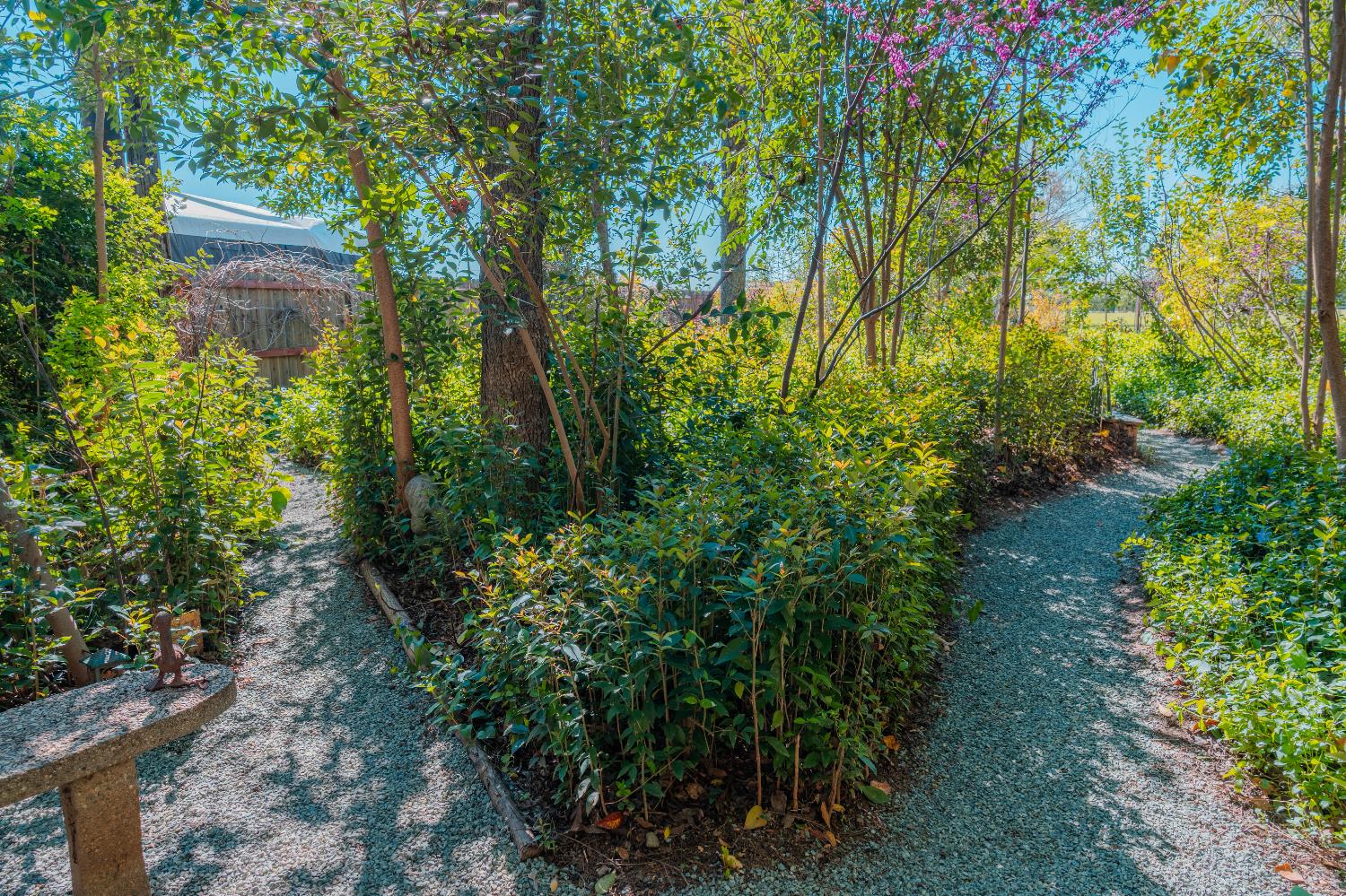 915 S Strathmore Ave #N, Lindsay, CA 93274