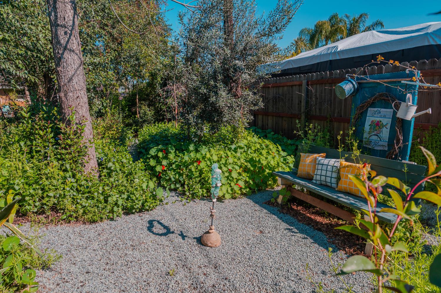 915 S Strathmore Ave #N, Lindsay, CA 93274