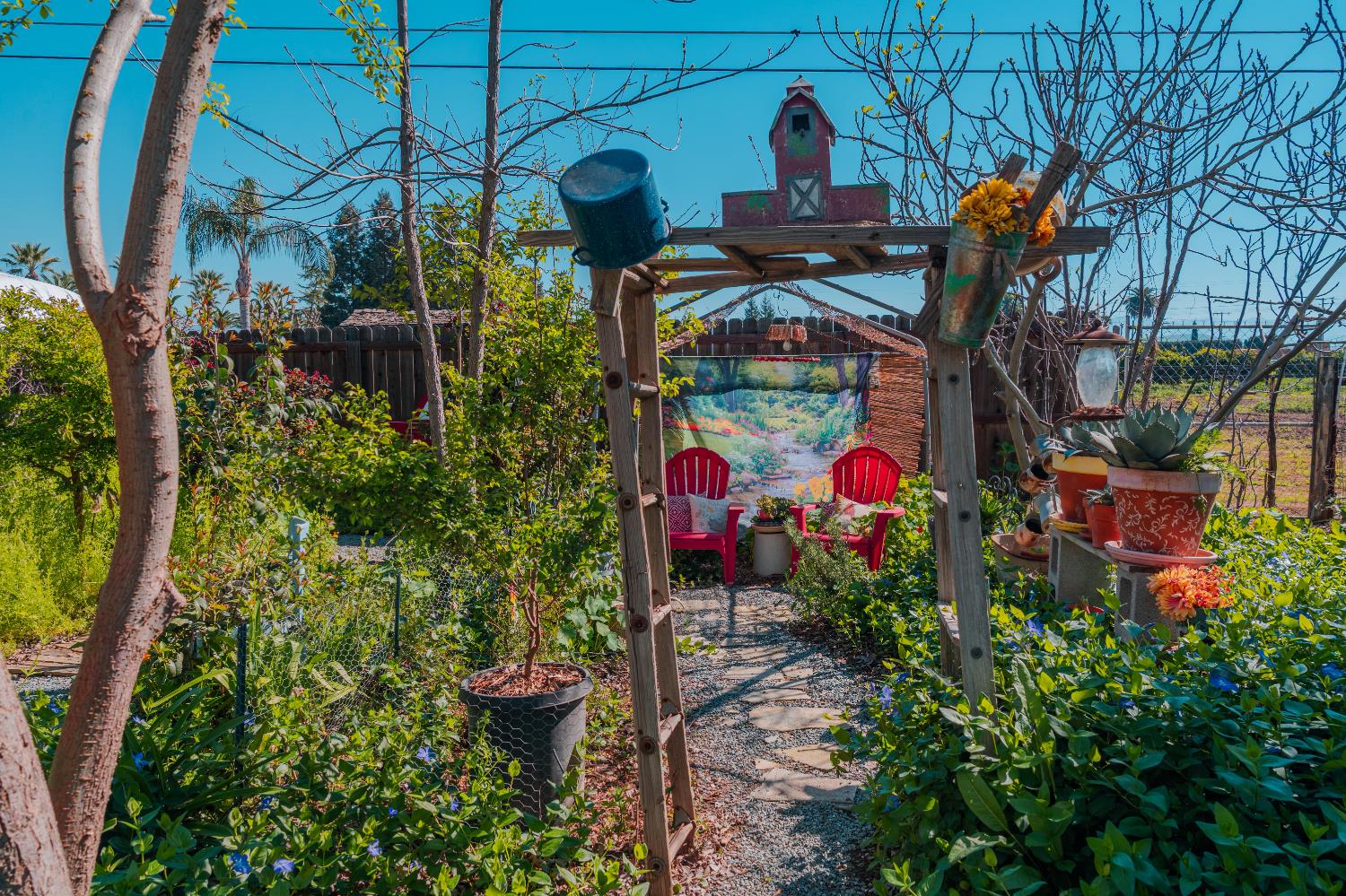 915 S Strathmore Ave #N, Lindsay, CA 93274