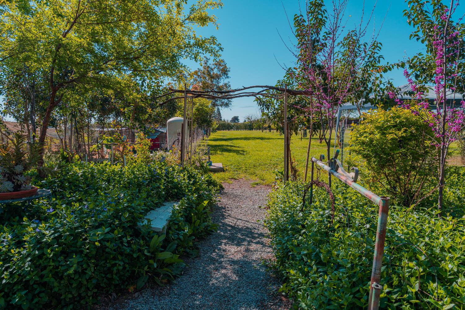 915 S Strathmore Ave #N, Lindsay, CA 93274