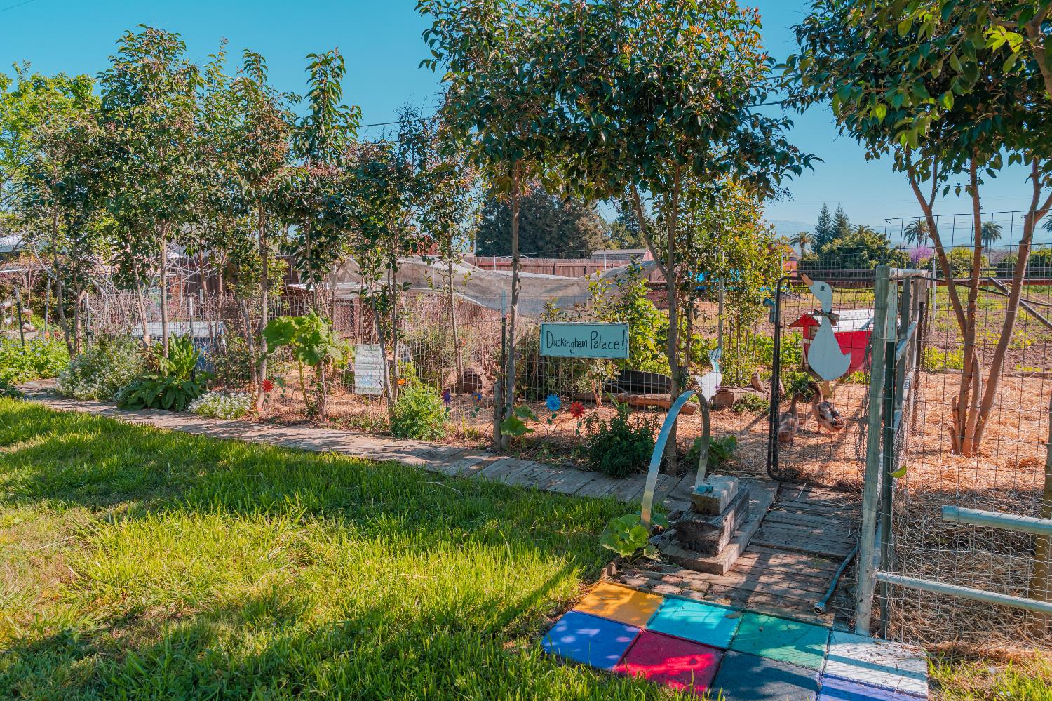 915 S Strathmore Ave #N, Lindsay, CA 93274