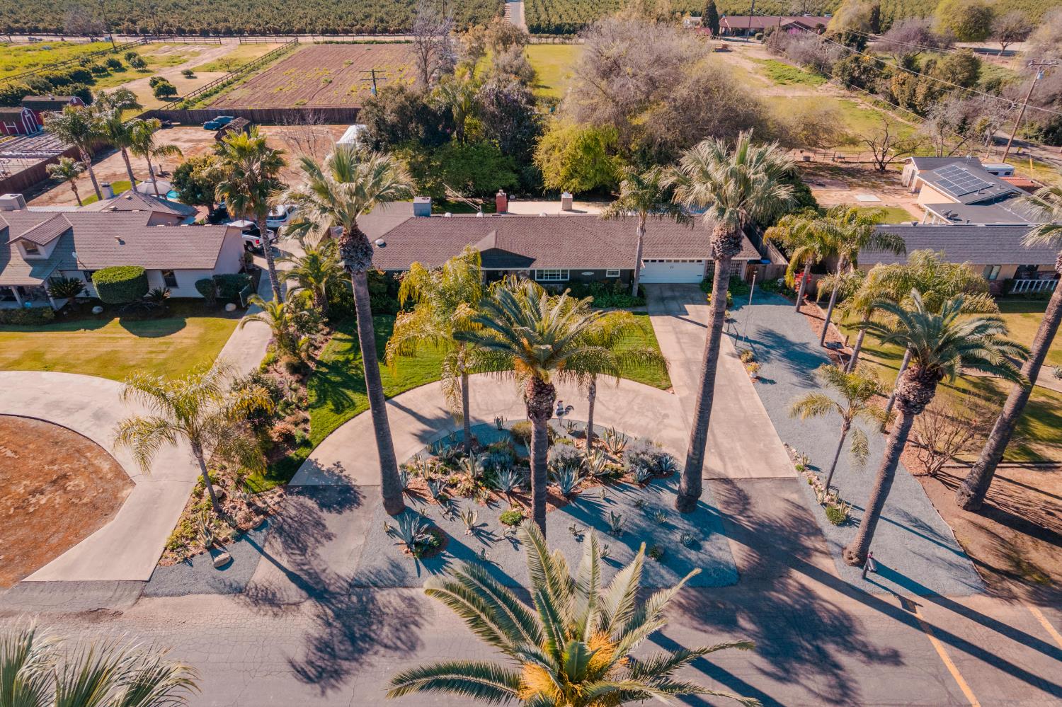 915 S Strathmore Ave #N, Lindsay, CA 93274