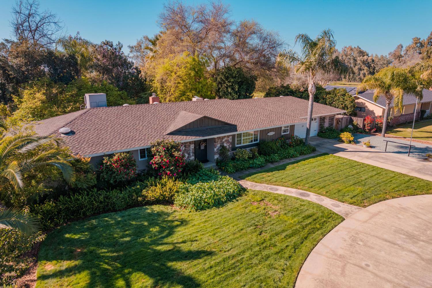 915 S Strathmore Ave #N, Lindsay, CA 93274