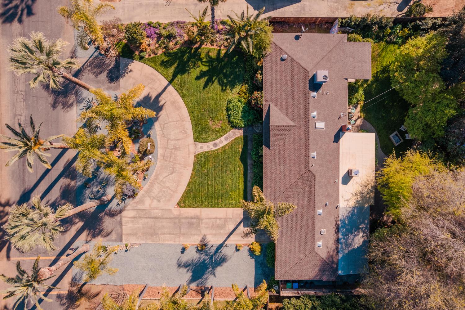 915 S Strathmore Ave #N, Lindsay, CA 93274