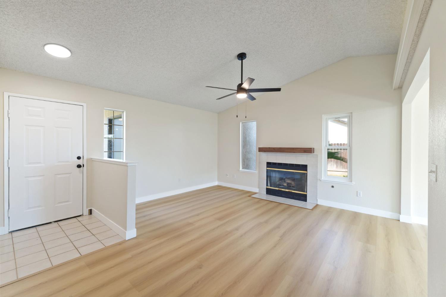 4074 E Robinson Ave, Fresno, CA 93726