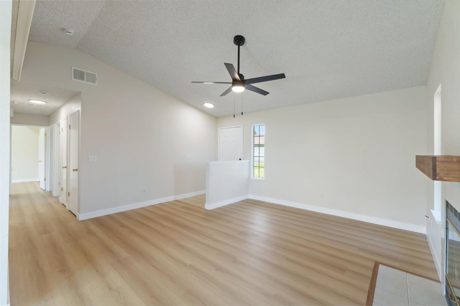 4074 E Robinson Ave, Fresno, CA 93726