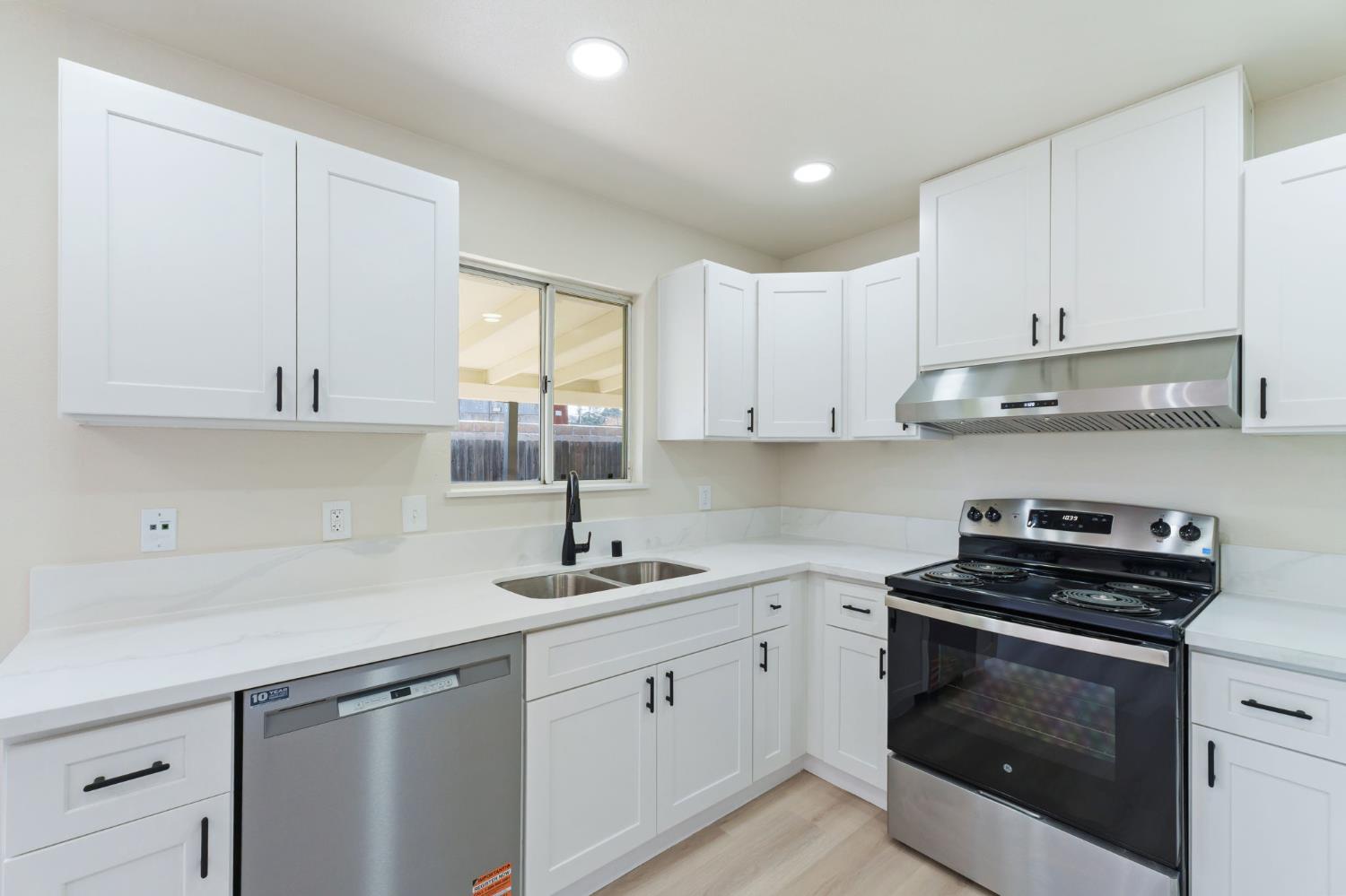 4074 E Robinson Ave, Fresno, CA 93726