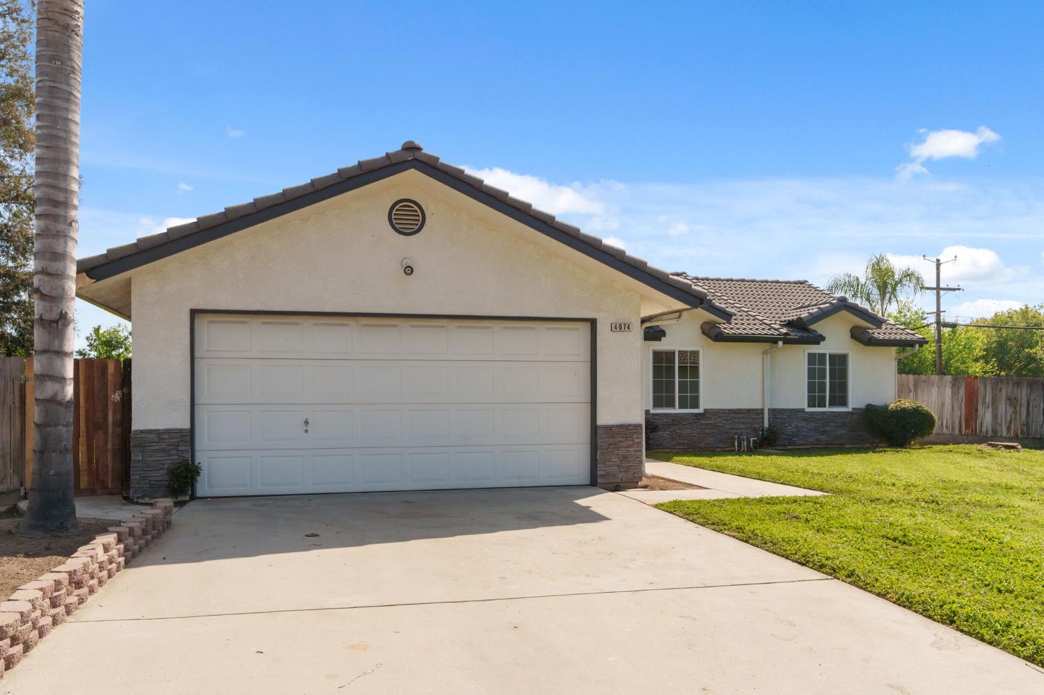 4074 E Robinson Ave, Fresno, CA 93726