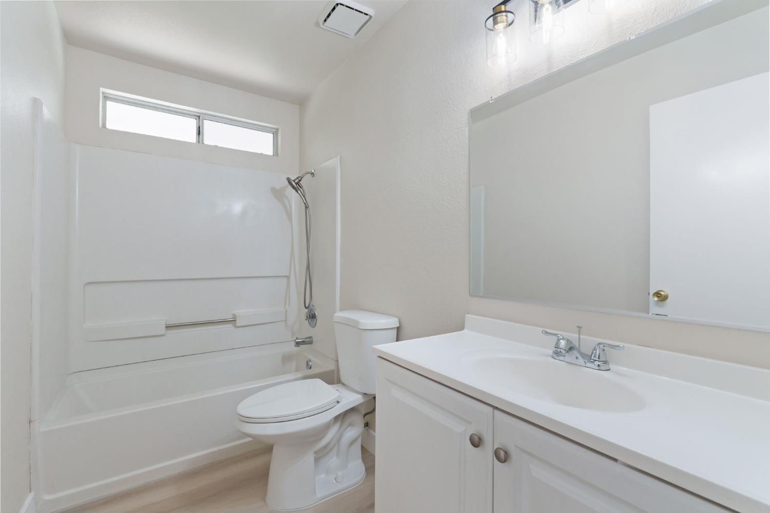 4074 E Robinson Ave, Fresno, CA 93726