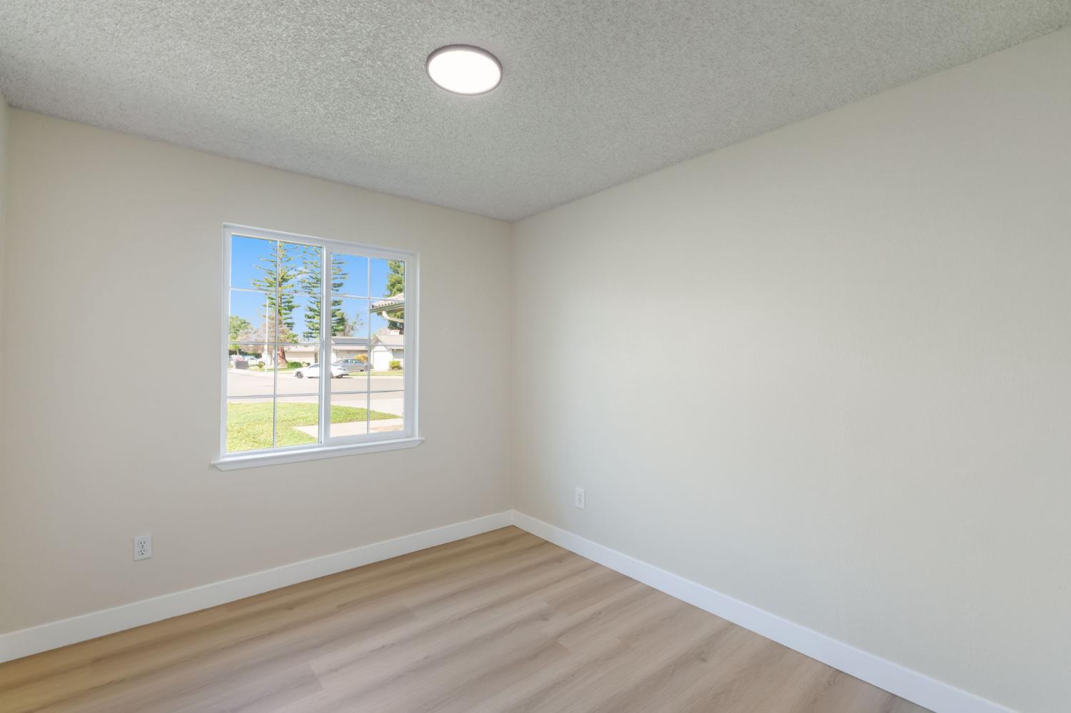 4074 E Robinson Ave, Fresno, CA 93726