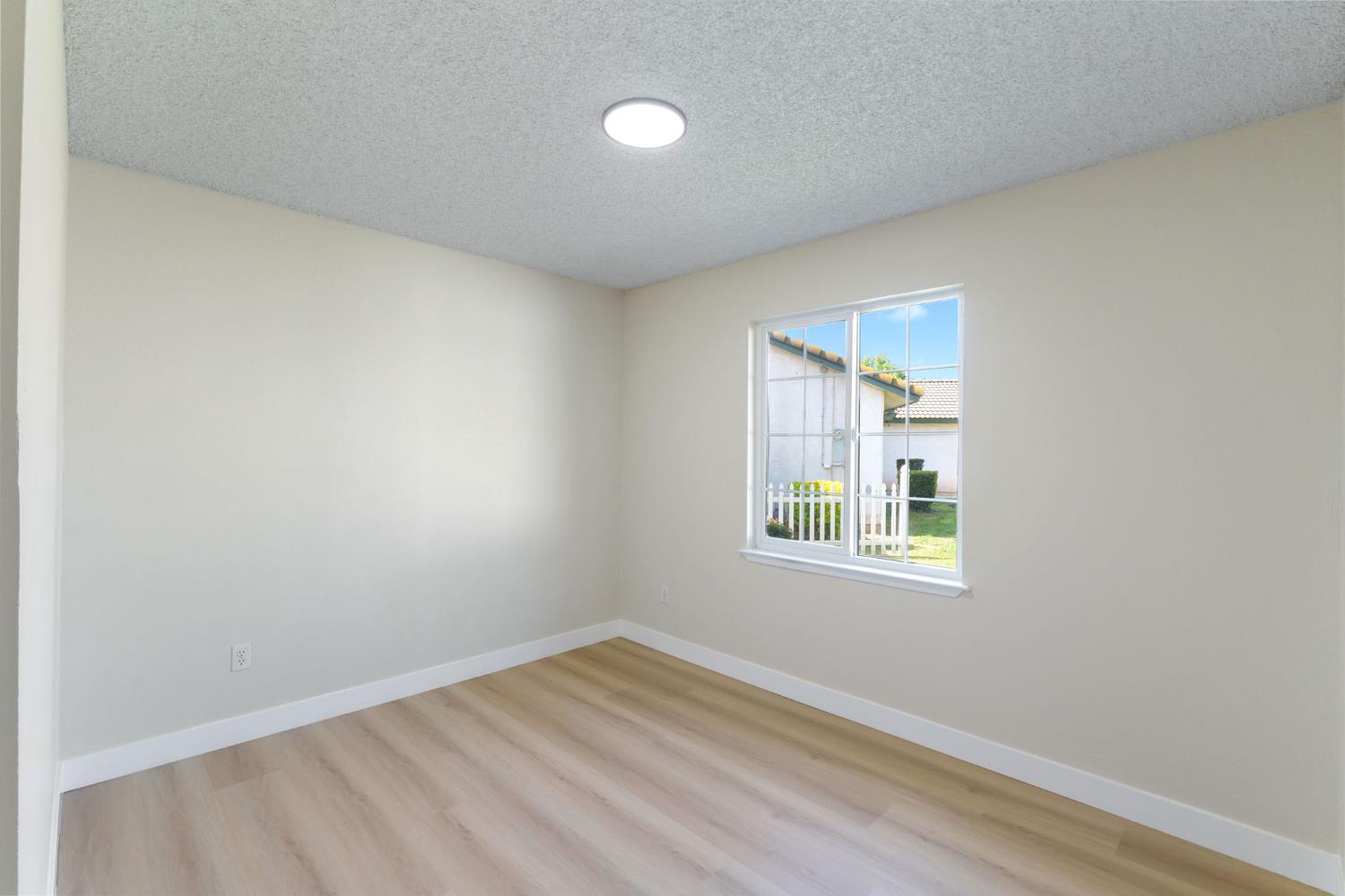 4074 E Robinson Ave, Fresno, CA 93726