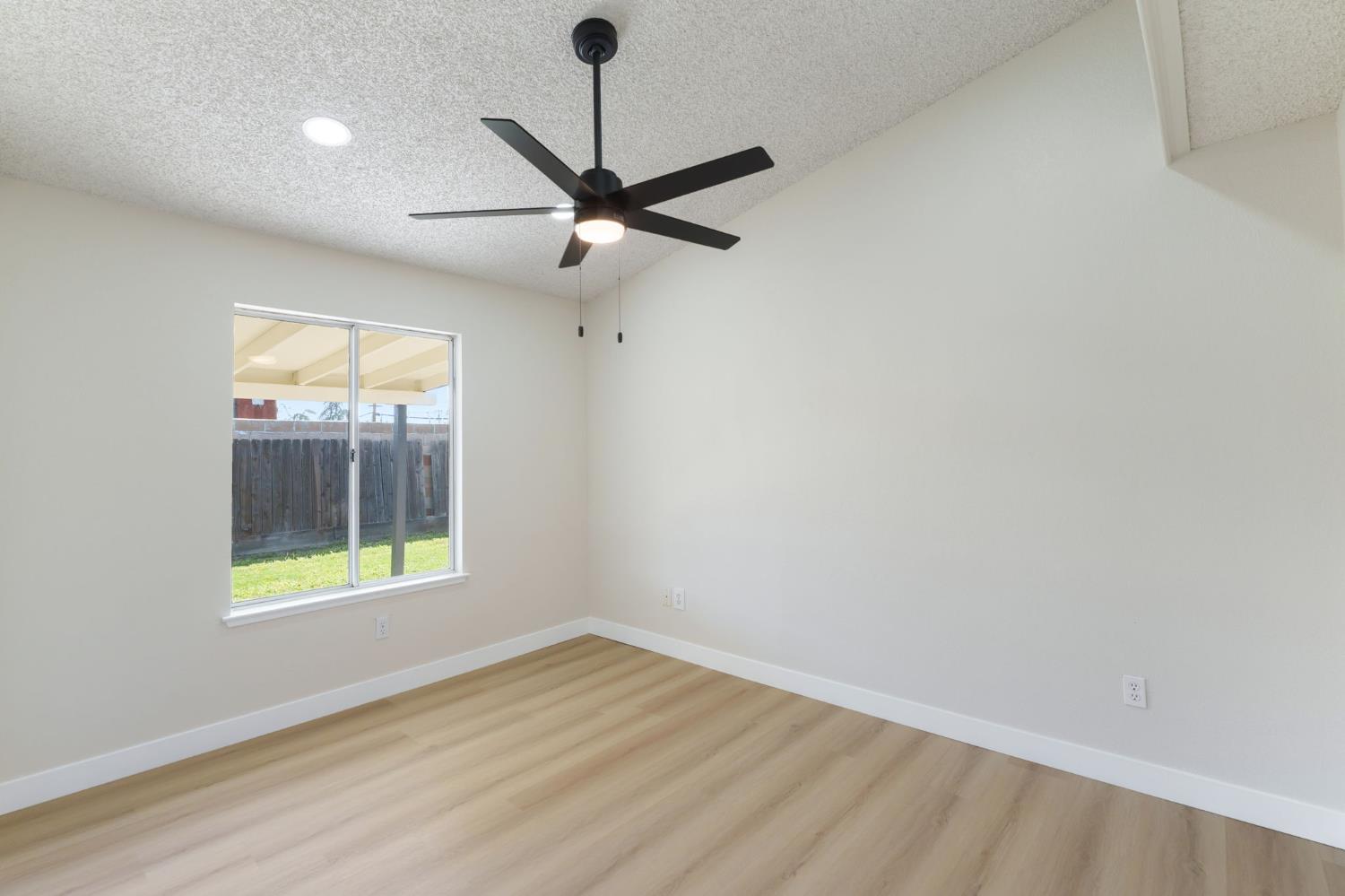 4074 E Robinson Ave, Fresno, CA 93726