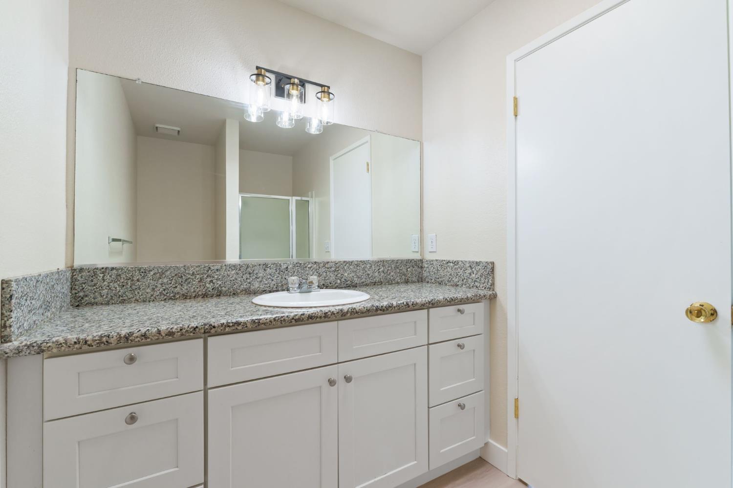 4074 E Robinson Ave, Fresno, CA 93726