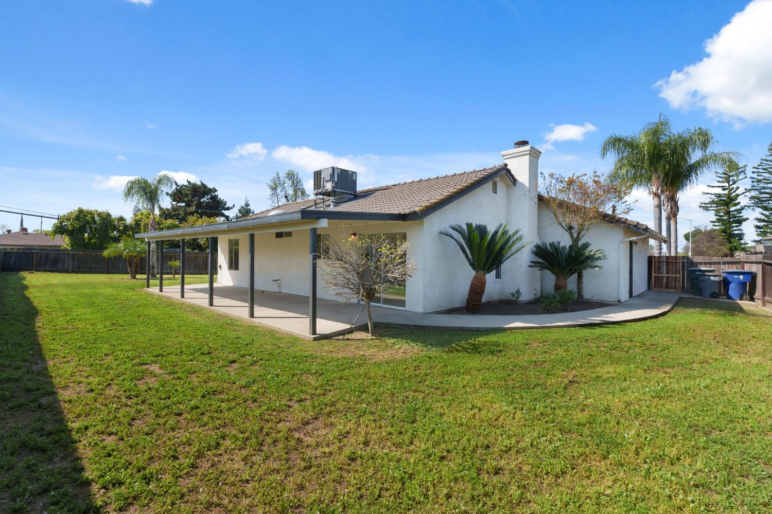 4074 E Robinson Ave, Fresno, CA 93726