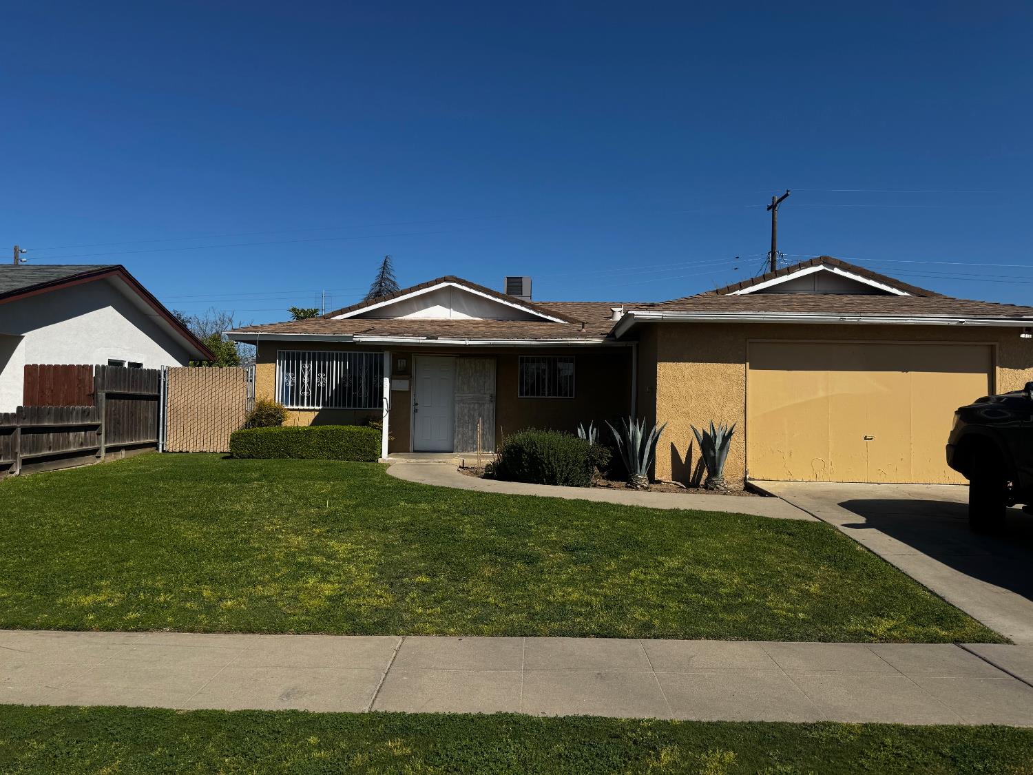 3058 W Bellaire Way, Fresno, CA 93722