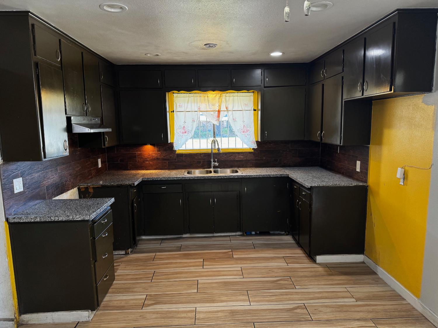 3058 W Bellaire Way, Fresno, CA 93722