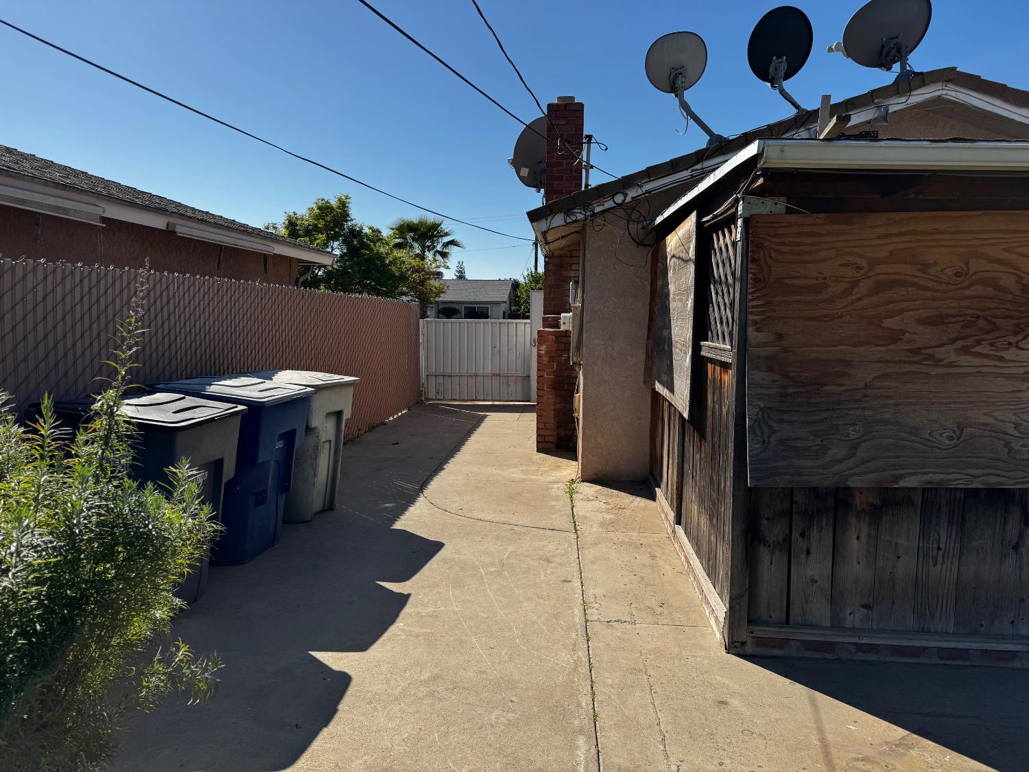 3058 W Bellaire Way, Fresno, CA 93722