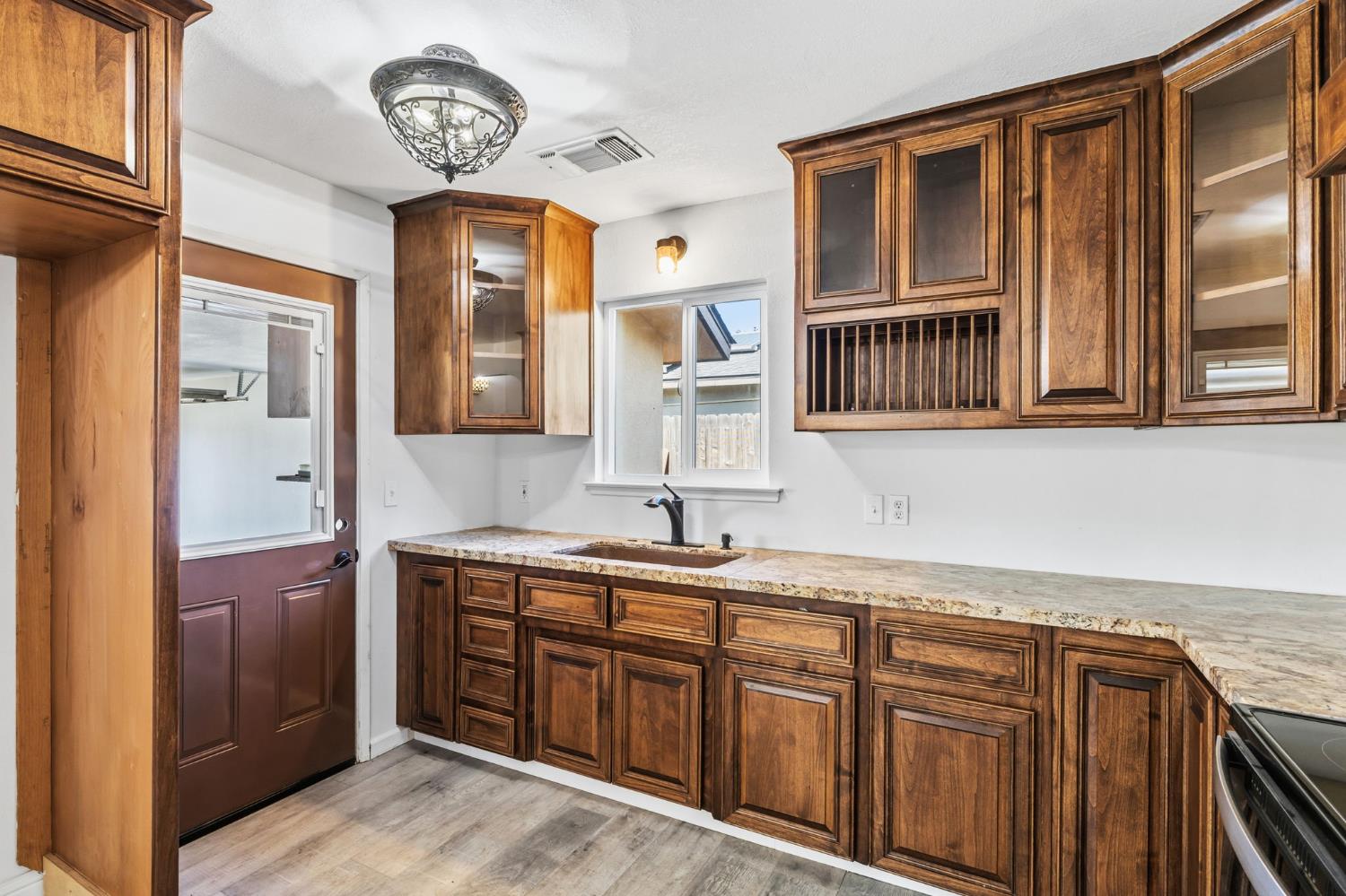 1542 N Lemoore Ave, Lemoore, CA 93245