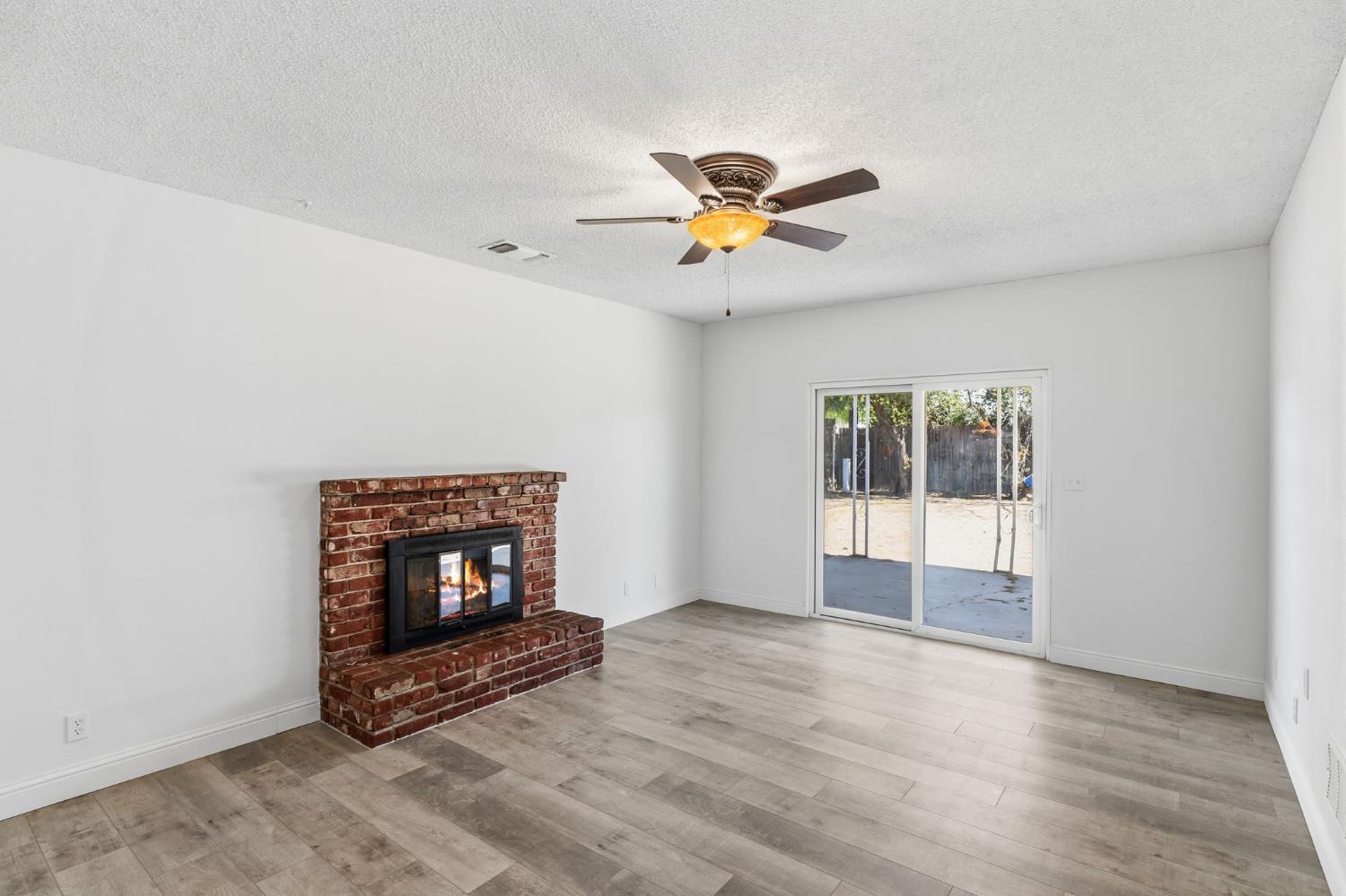 1542 N Lemoore Ave, Lemoore, CA 93245