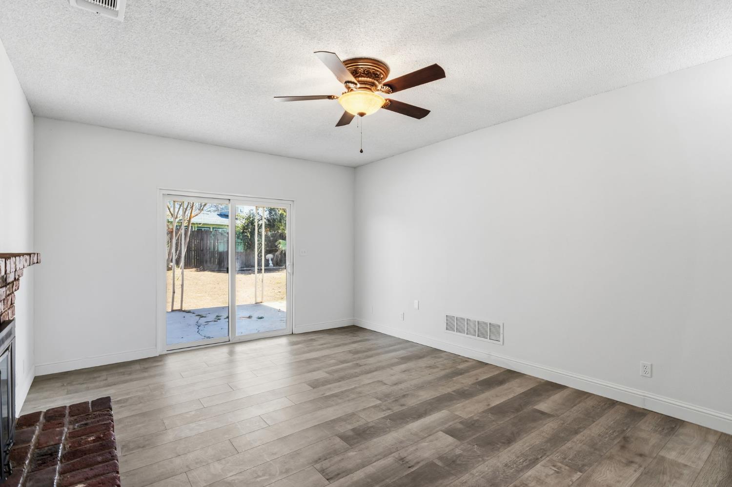 1542 N Lemoore Ave, Lemoore, CA 93245