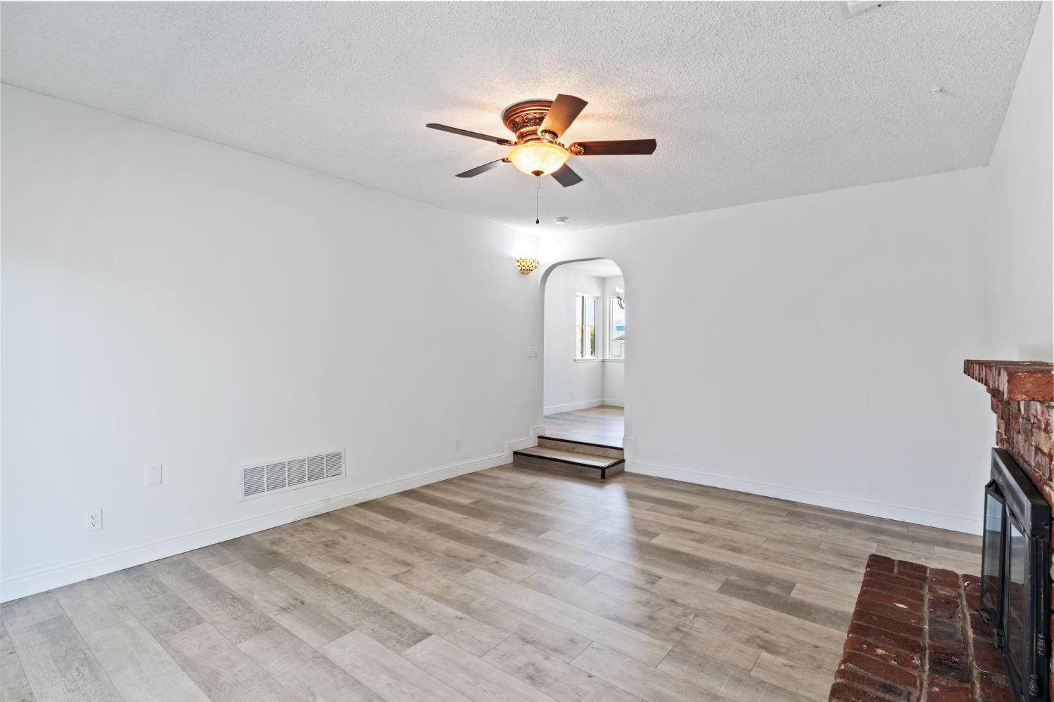 1542 N Lemoore Ave, Lemoore, CA 93245