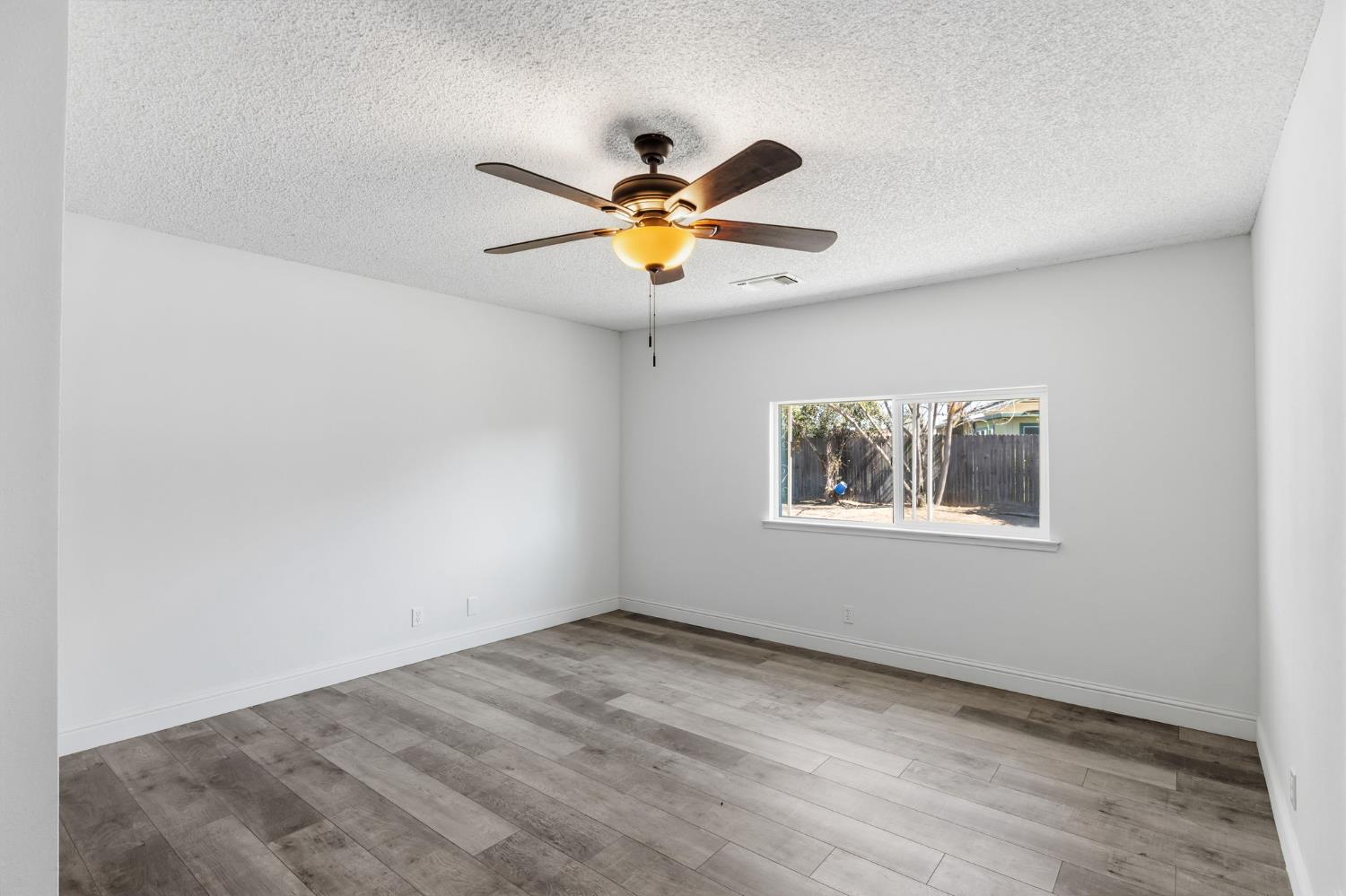 1542 N Lemoore Ave, Lemoore, CA 93245