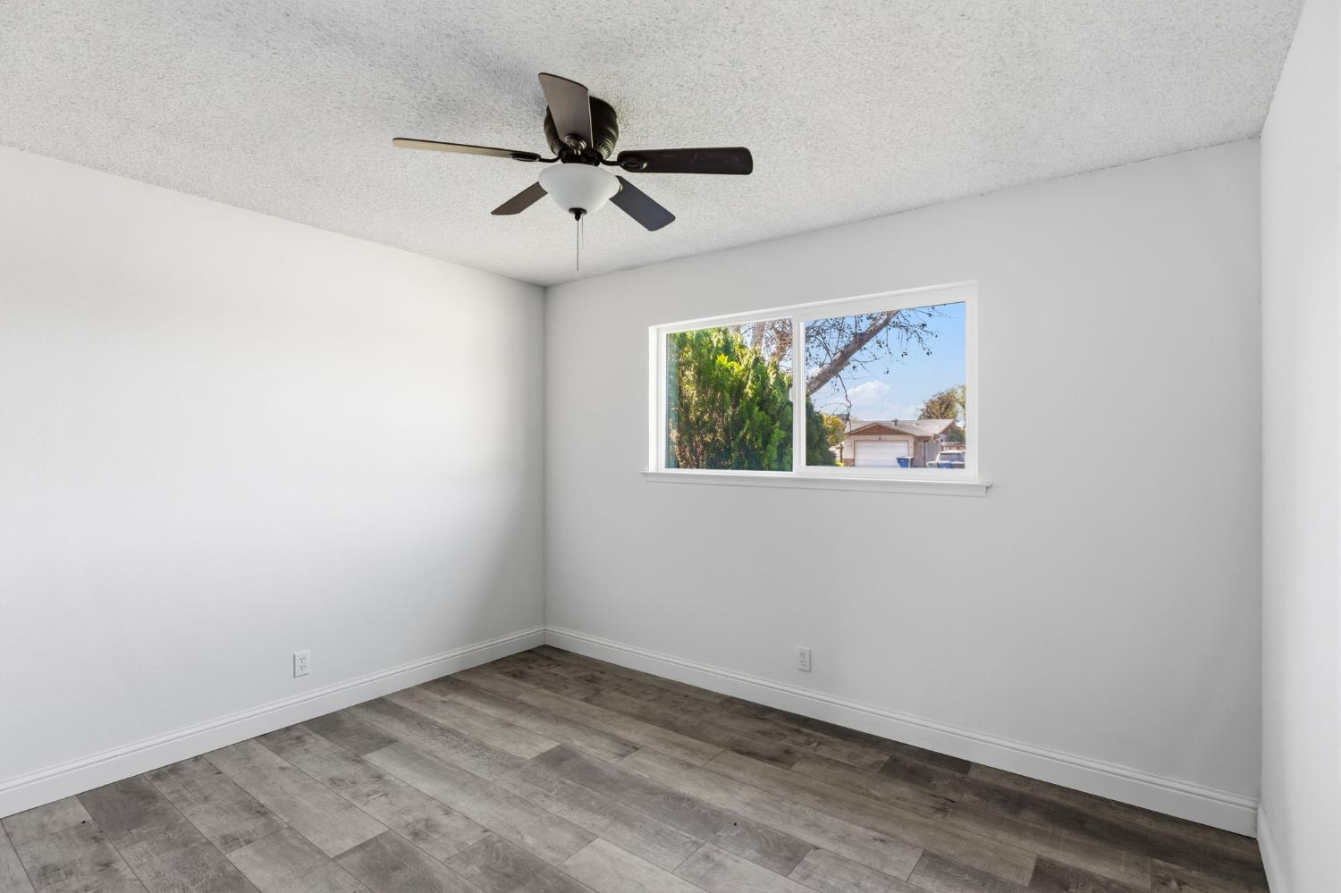 1542 N Lemoore Ave, Lemoore, CA 93245