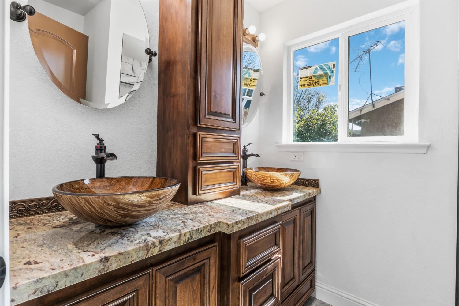 1542 N Lemoore Ave, Lemoore, CA 93245