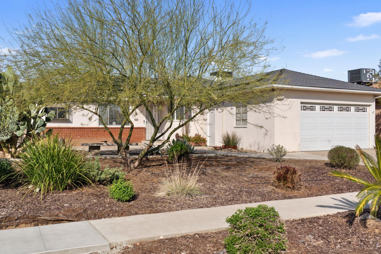 4741 N Orchard St, Fresno, CA 93726