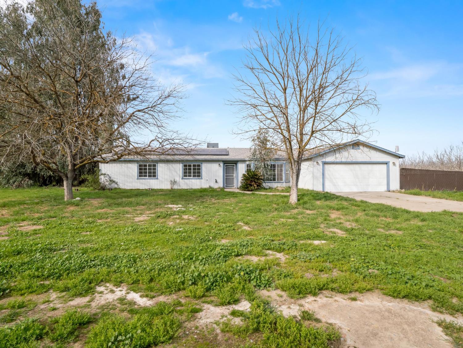 8552 Cairo Ave, Laton, CA 93242