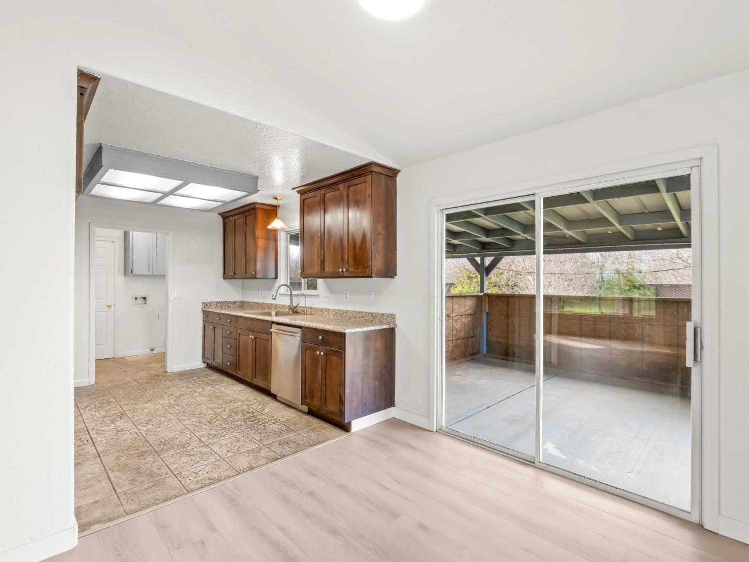 8552 Cairo Ave, Laton, CA 93242