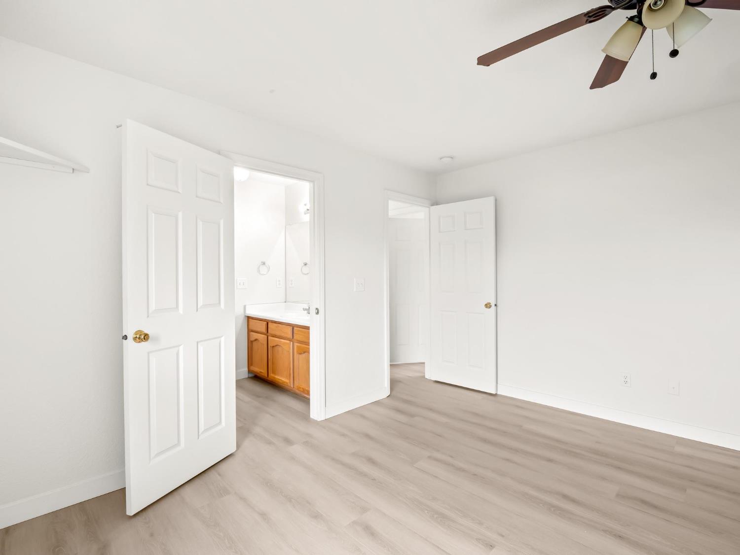 8552 Cairo Ave, Laton, CA 93242