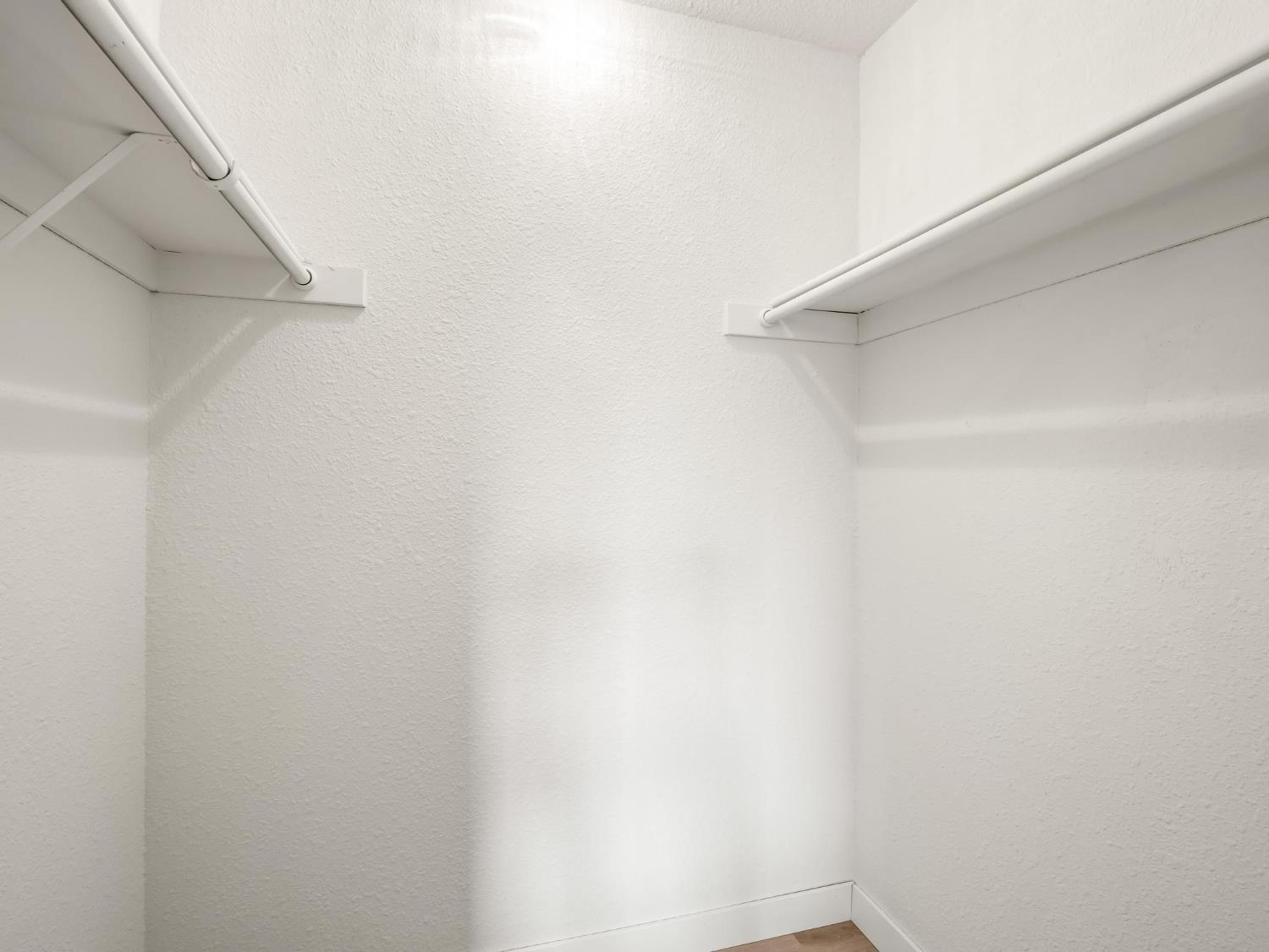 8552 Cairo Ave, Laton, CA 93242