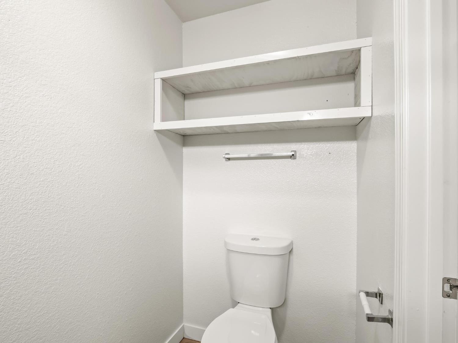 8552 Cairo Ave, Laton, CA 93242