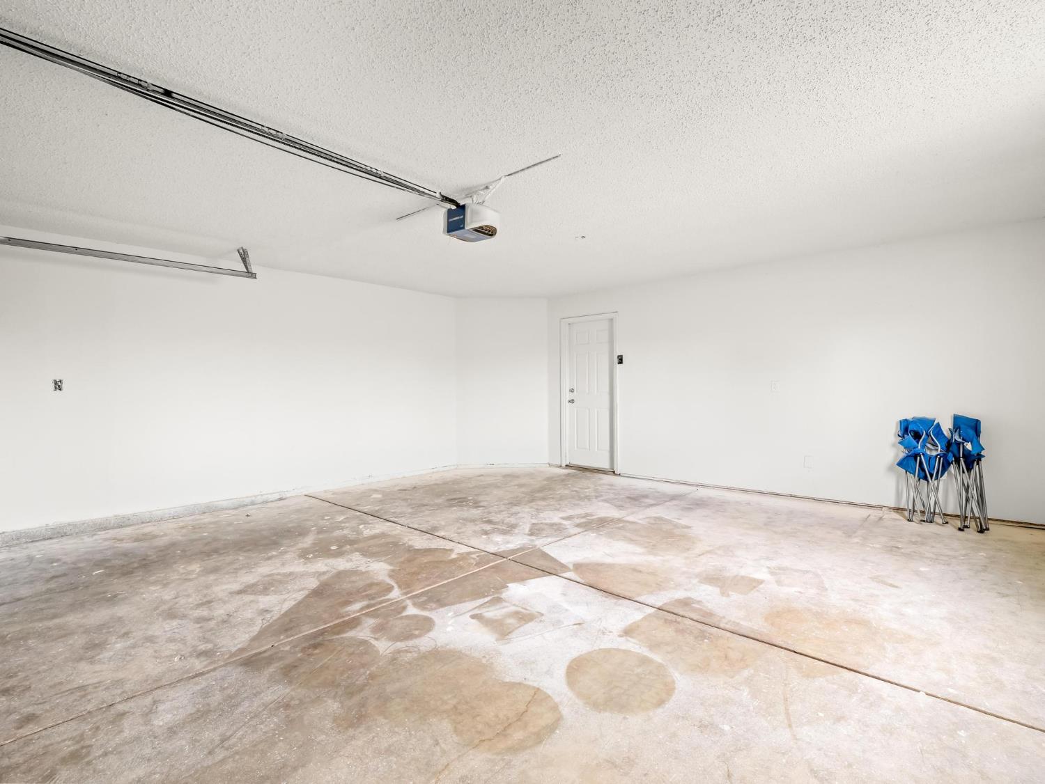 8552 Cairo Ave, Laton, CA 93242