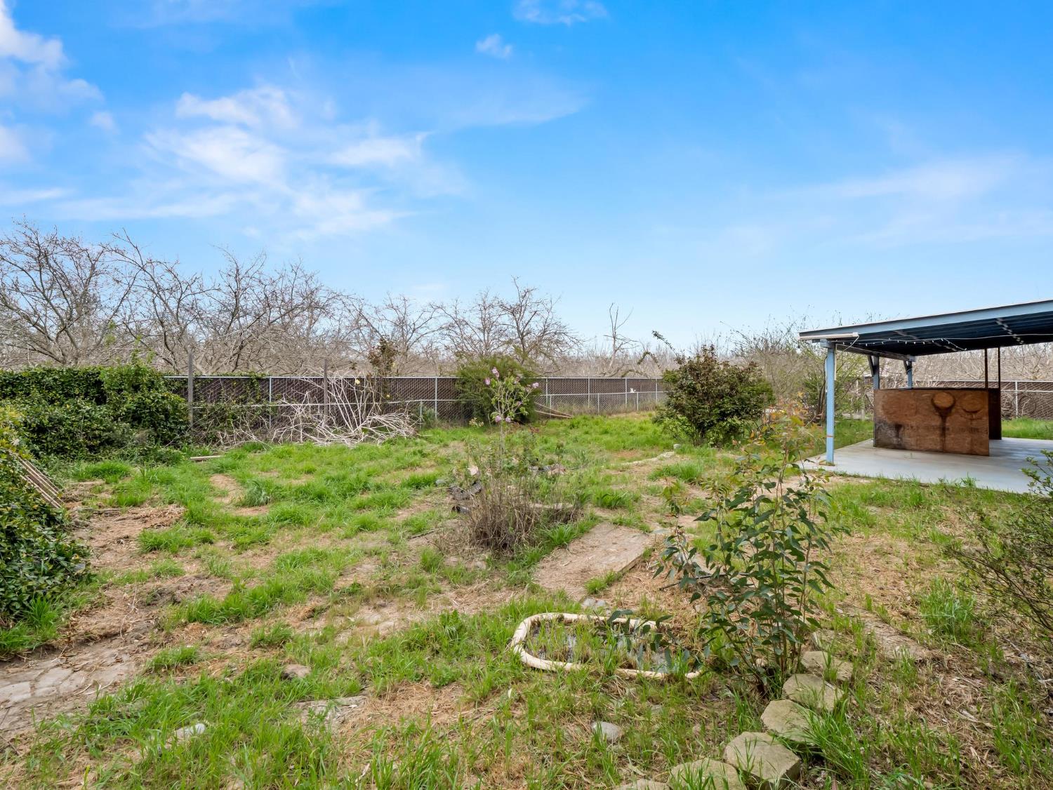 8552 Cairo Ave, Laton, CA 93242