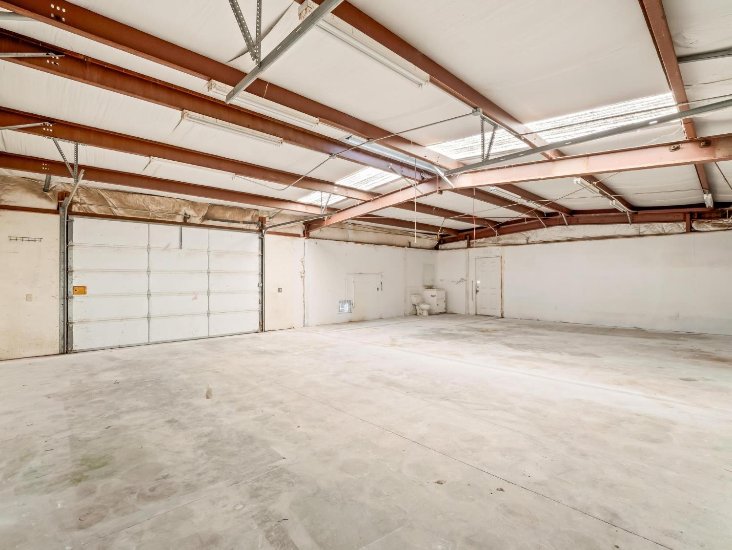 8552 Cairo Ave, Laton, CA 93242