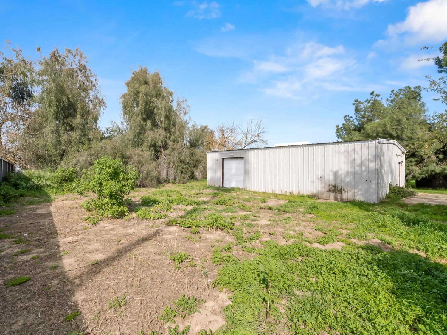 8552 Cairo Ave, Laton, CA 93242