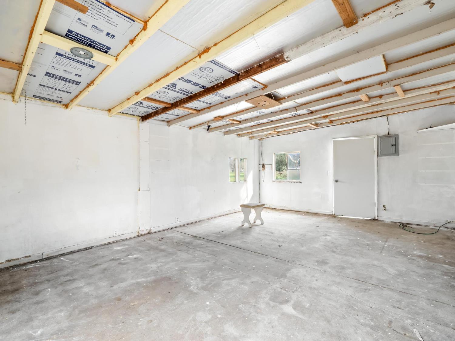 8552 Cairo Ave, Laton, CA 93242